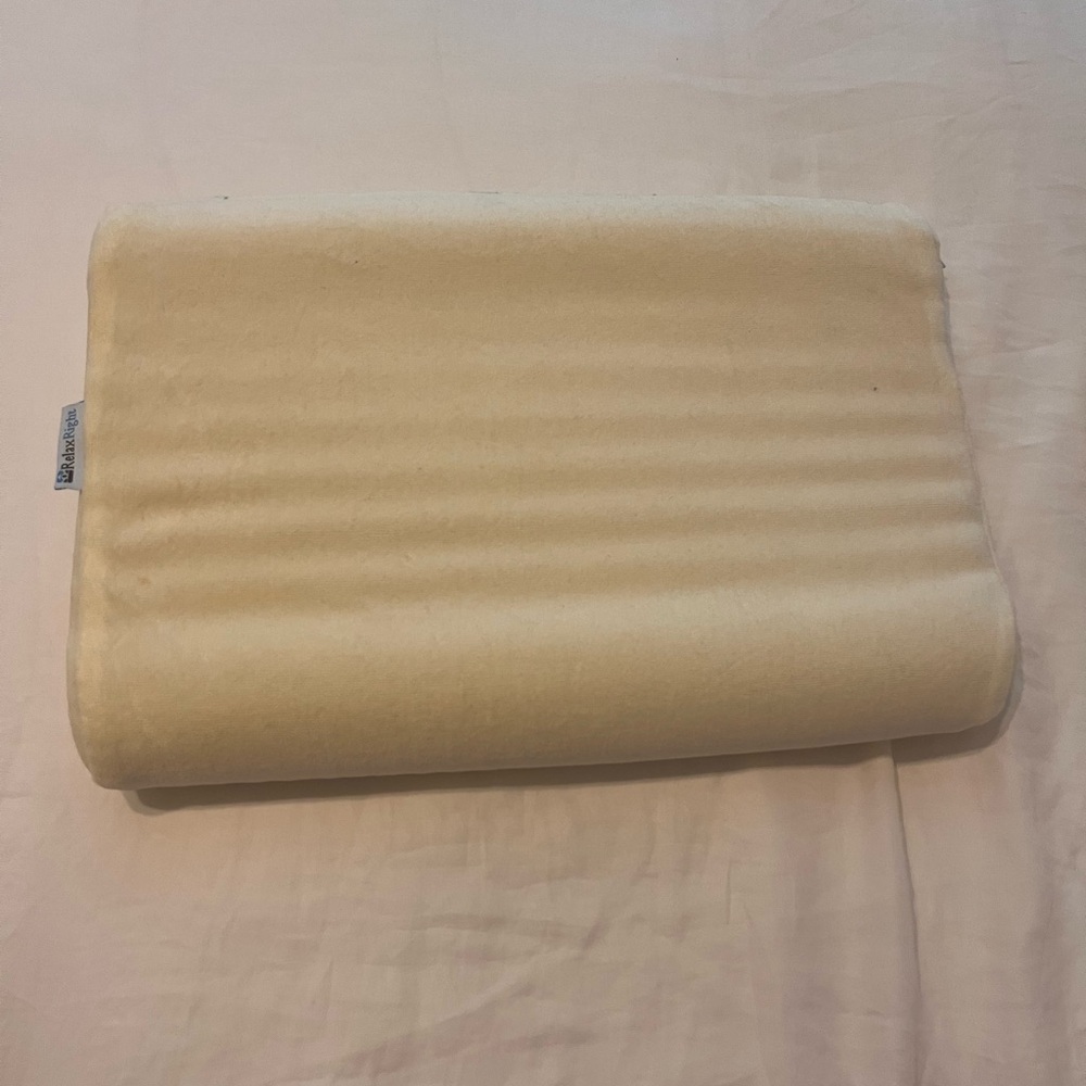Relax right toddler pillow